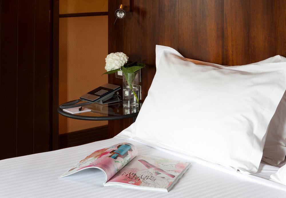 Hotel Palacio Del Carmen, Autograph Collection Сантьяго-де-Компостела Экстерьер фото A pillow
