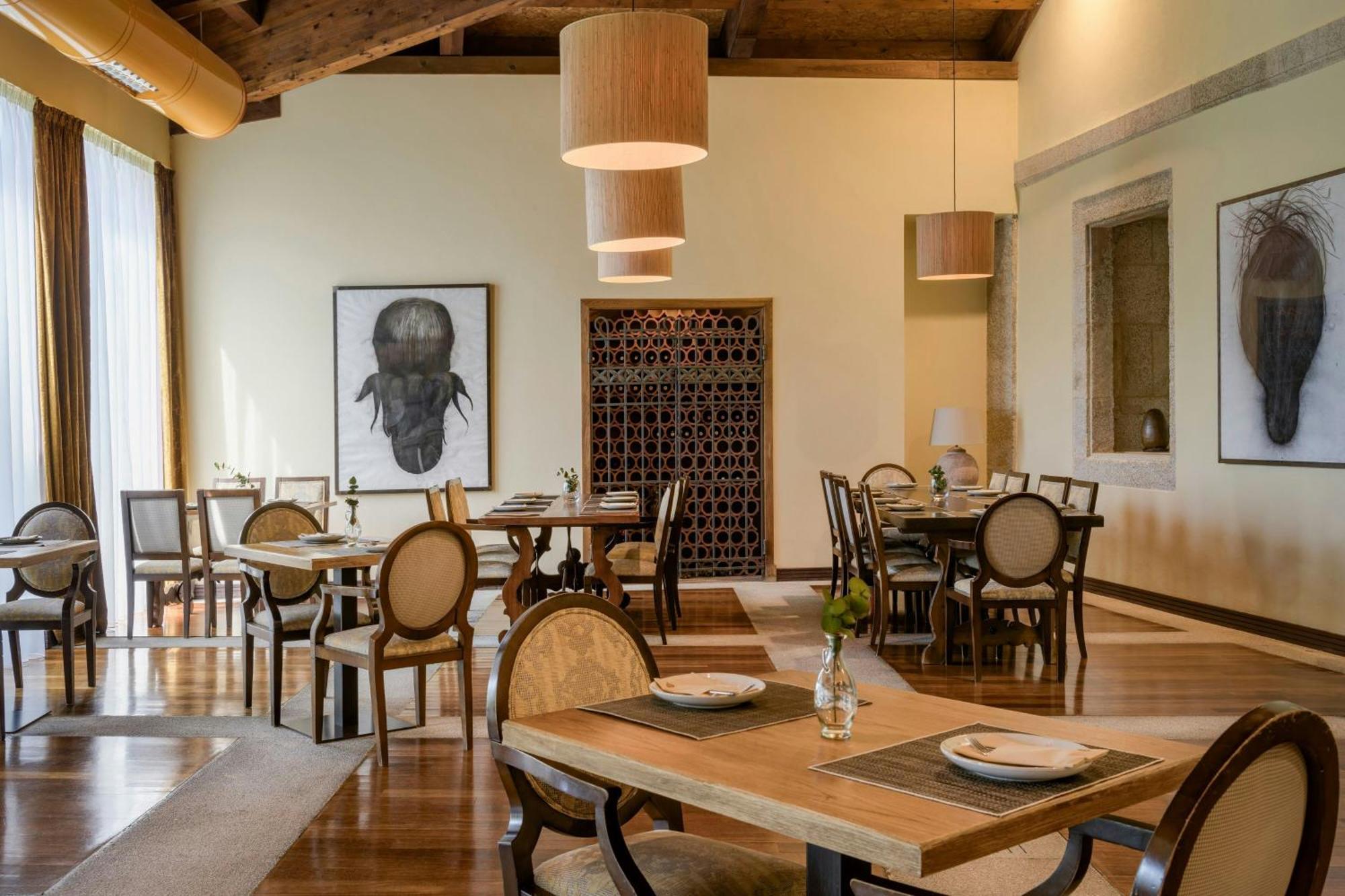 Hotel Palacio Del Carmen, Autograph Collection Сантьяго-де-Компостела Экстерьер фото The restaurant at the Four Seasons Hotel, Nairobi