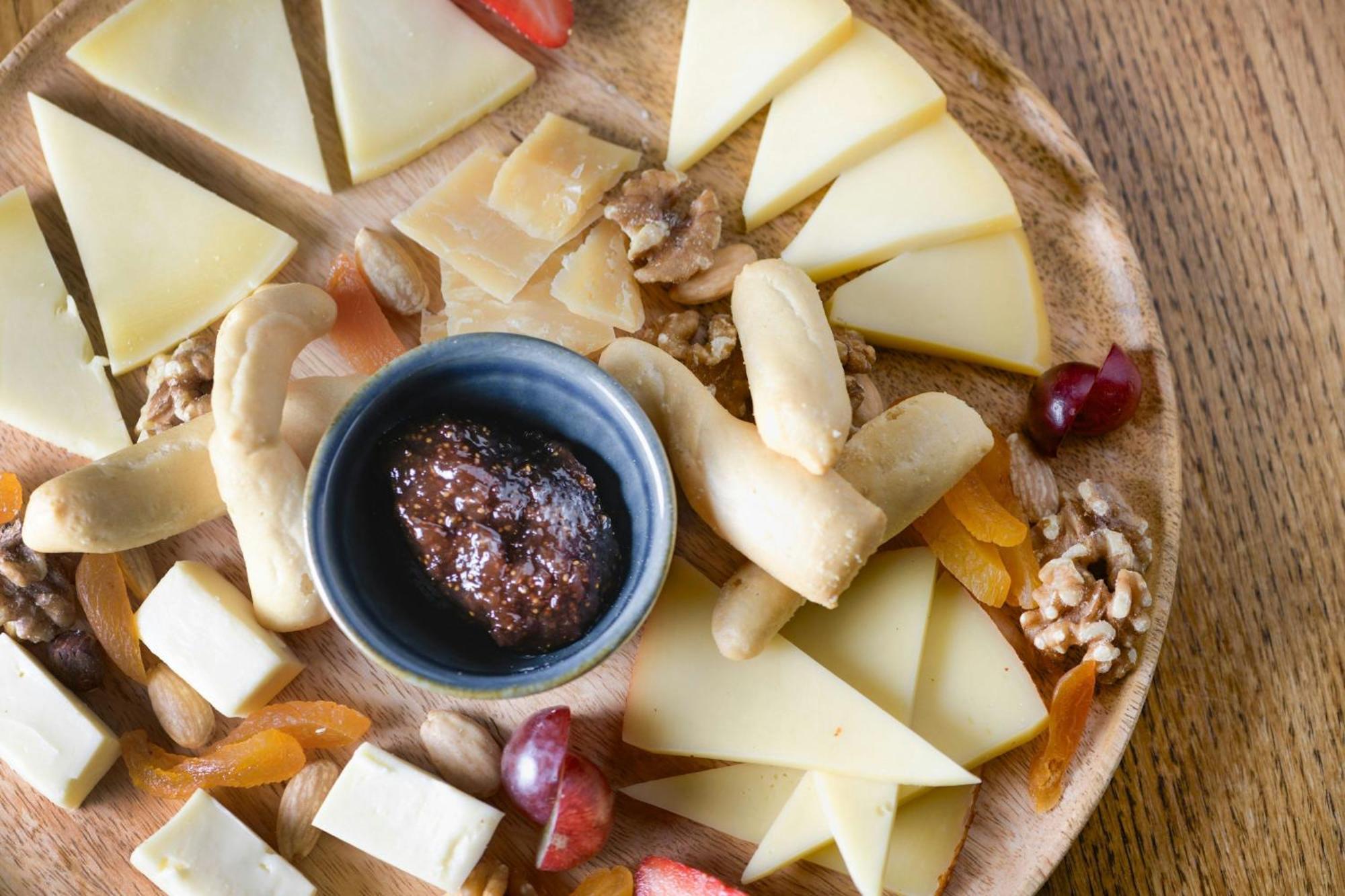 Hotel Palacio Del Carmen, Autograph Collection Сантьяго-де-Компостела Экстерьер фото Cheese platter with dried figs