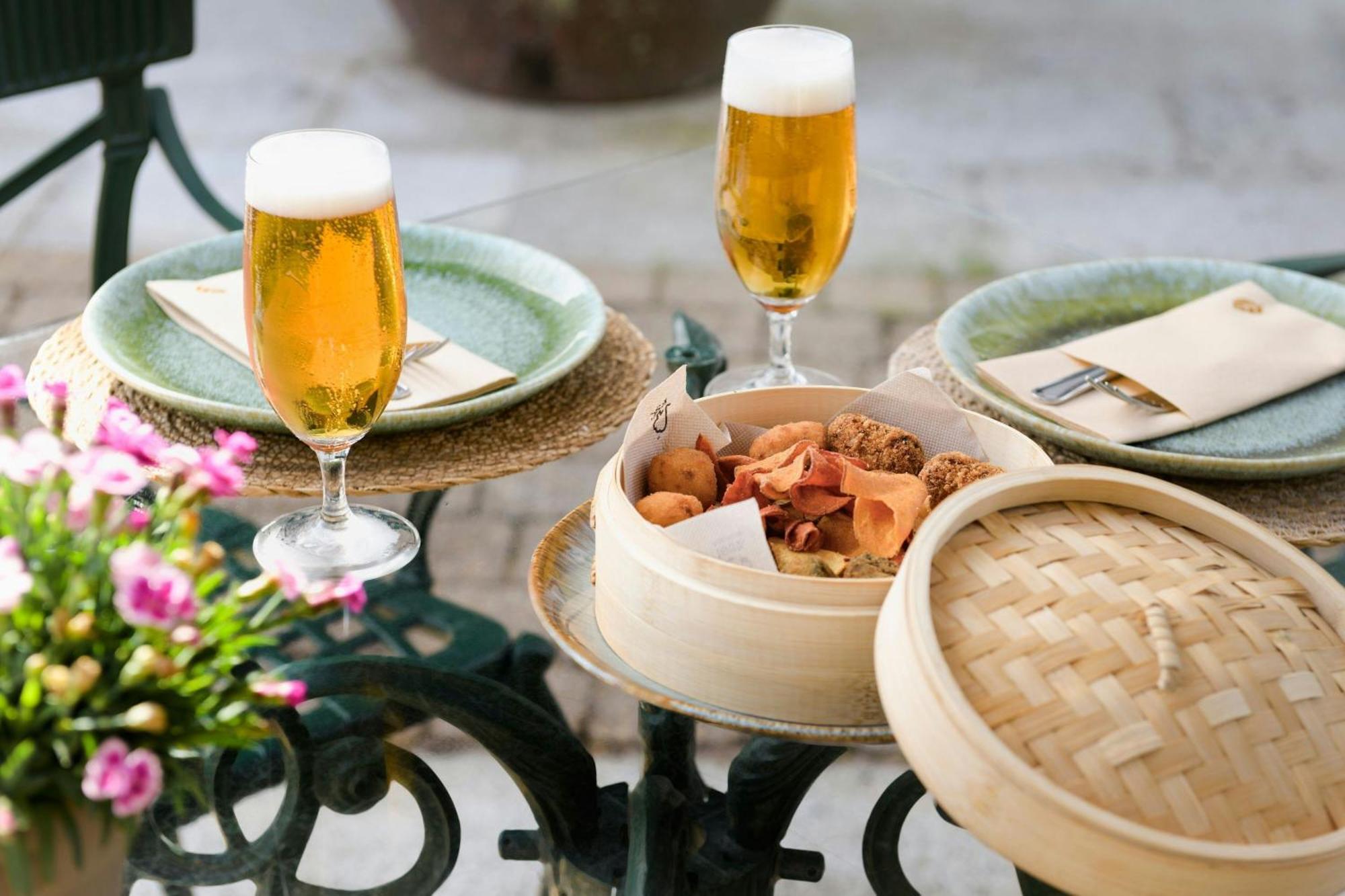 Hotel Palacio Del Carmen, Autograph Collection Сантьяго-де-Компостела Экстерьер фото Dim sum and beer