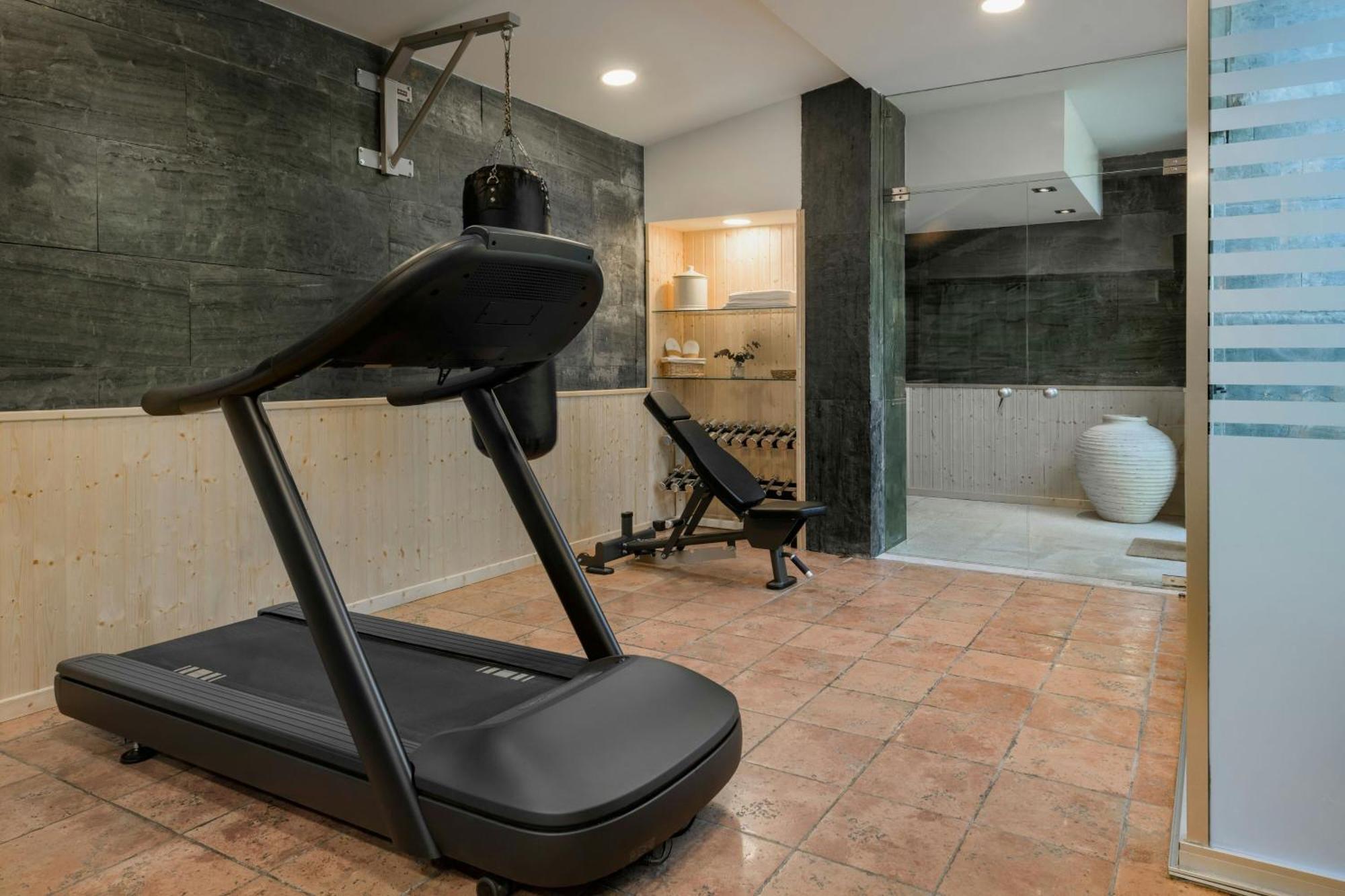 Hotel Palacio Del Carmen, Autograph Collection Сантьяго-де-Компостела Экстерьер фото A treadmill