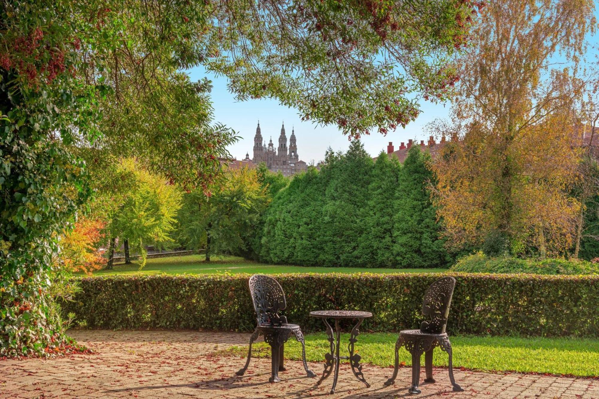 Hotel Palacio Del Carmen, Autograph Collection Сантьяго-де-Компостела Экстерьер фото The gardens of the Château de Chambord