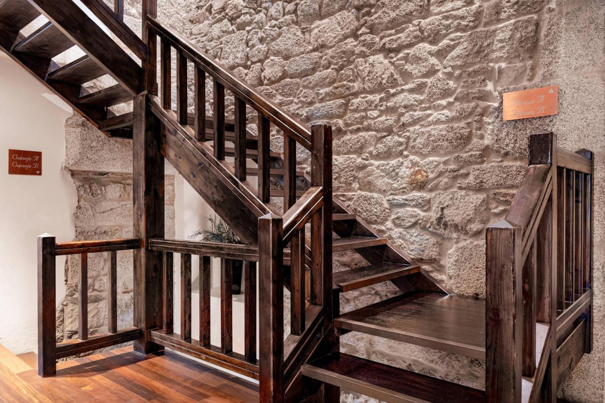 Hotel Palacio Del Carmen, Autograph Collection Сантьяго-де-Компостела Экстерьер фото Staircase